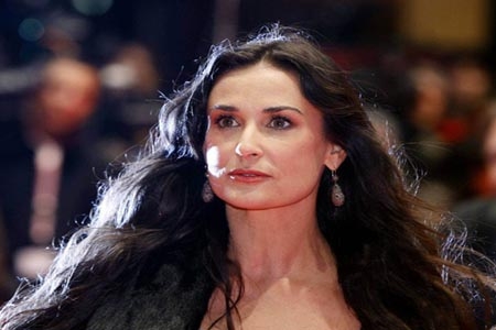Demi Moore sufre por el amor de Aston Kutcher