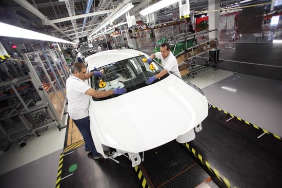 VW superó cifra histórica de producción registrada en 2011