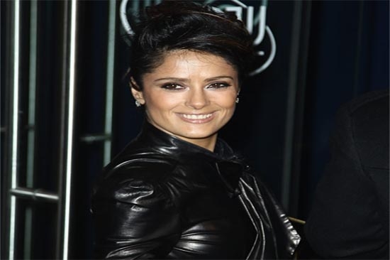 Salma Hayek incursiona en la moda dark