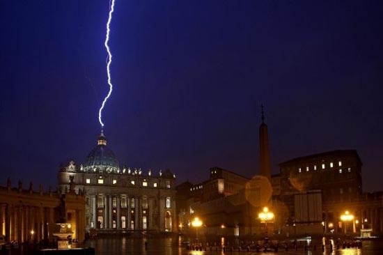 Rayo golpeó El Vaticano tras renuncia de Benedicto XVI