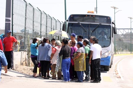 Vecinos de Rivera Anaya bloquearon paso del metrobús