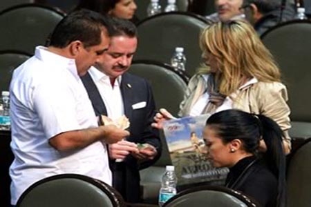 Diputados agotaron calendario de azafatas