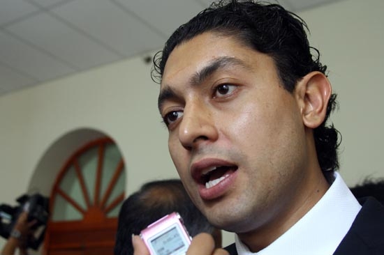 Pese a quiebra, líder de diputados locales del PRI defiende a Fernando Morales