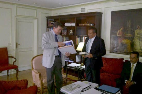 Agüera signó convenio de colaboración con la Universidad Complutense de Madrid