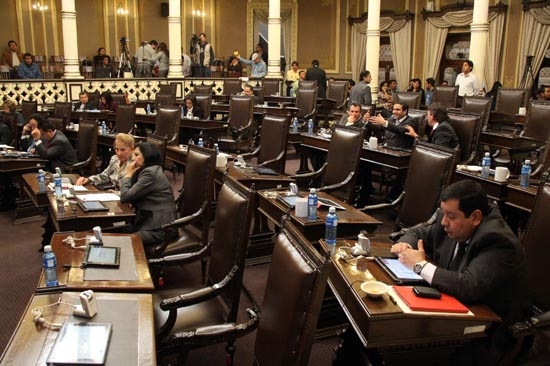 Diputados abandonaron comparecencia de Ardelio por ir a informes de ediles
