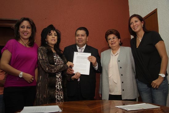 Congreso local recibe segunda iniciativa para tipificar feminicidio