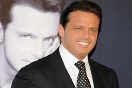 Luis Miguel ve a sus hijos de madrugada