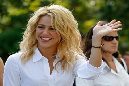 Shakira será editora en el libro de su padre