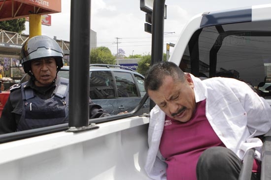 Estafador de cuentahabientes fue detenido por la policía en Huexotitla