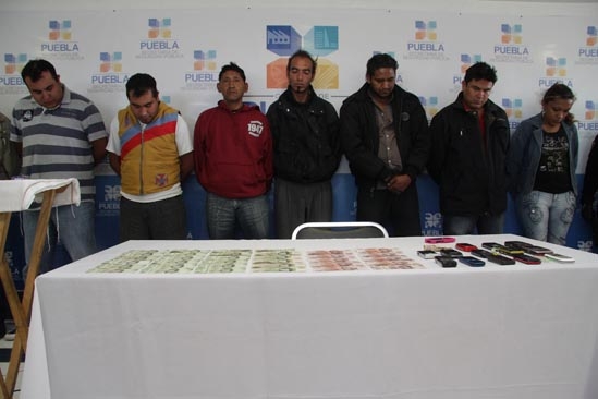 Detienen a banda de estafadores y ladrones del tianguis de Texmelucan