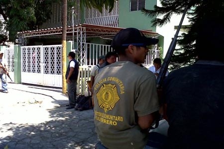 Grupo de autodefensa encuentra droga en casa de alcaldesa de Guerrero