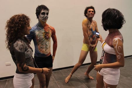 Body Paint antitabaco en el Complejo Cultural Universitario