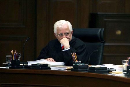 Góngora en nuevo escándalo: ex magistrada le exige pensión para otros dos hijos