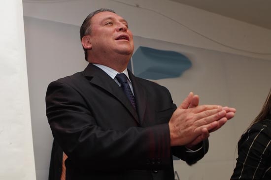 PRI denuncia ante el IFE a Néstor Gordillo por campaña anticipada