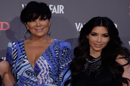 Kim Kardashian, su madre la defiende