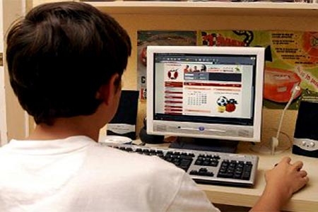 Panista propone regular redes sociales para menores de 15 años