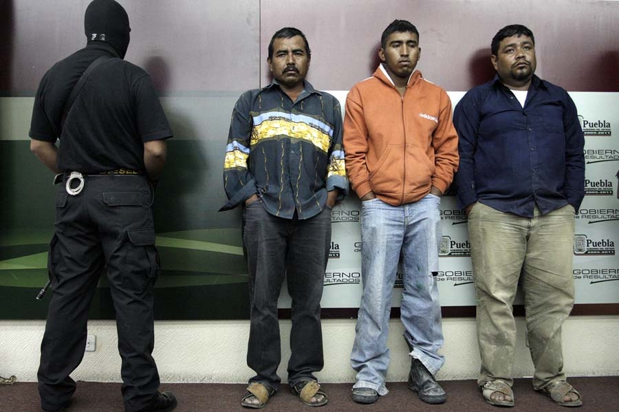 Detienen a tres secuestradores que plagiaron a un campesino de Zacapala