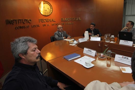 Consejero del IFE denuncia al gobierno de RMV por publicidad en veda electoral