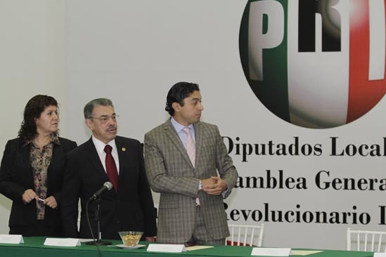 PRI discute en Puebla posible IVA a alimentos y medicinas