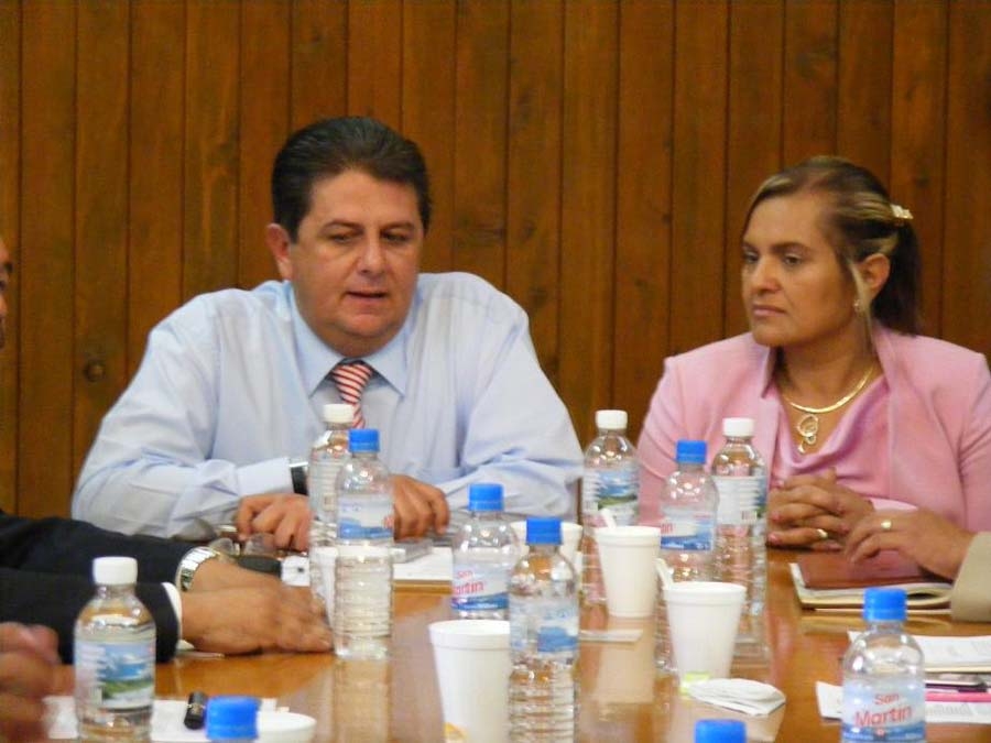 San Pedro Cholula: edil priísta invita a su sucesora del PAN a elaborar presupuesto 2011