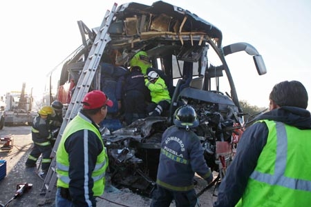Cuatro muertos y 24 lesionados, saldo de choque en la autopista Puebla-Orizaba