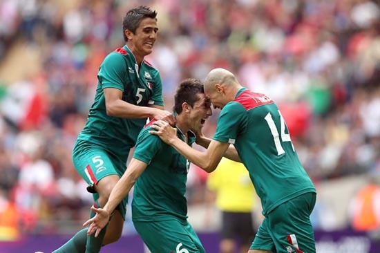 México derrotó 4-2 a Senegal y va en semifinales ante Japón en Londres 2012