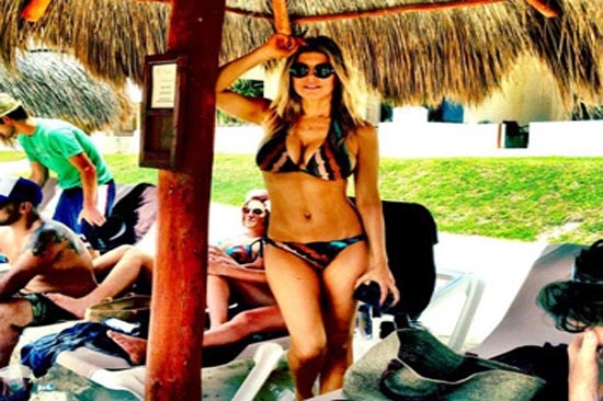 Fergie y su sexy figura en Cancún