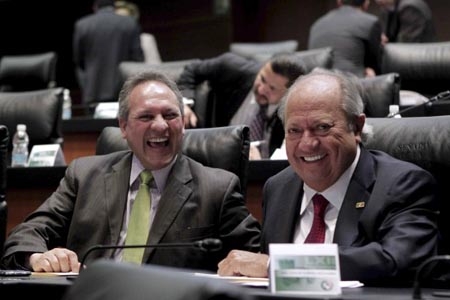 Romero Deschamps, “adorno” del Senado; no lleva ninguna iniciativa