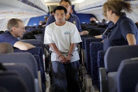 Estados Unidos defiende aislamiento de migrantes detenidos