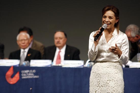 Josefina Vázquez Mota defiende a Calderón en Puebla