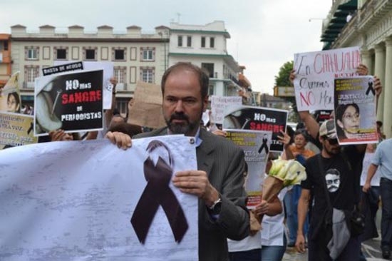 Periodistas de todo México protestan ante la Segob por asesinatos impunes