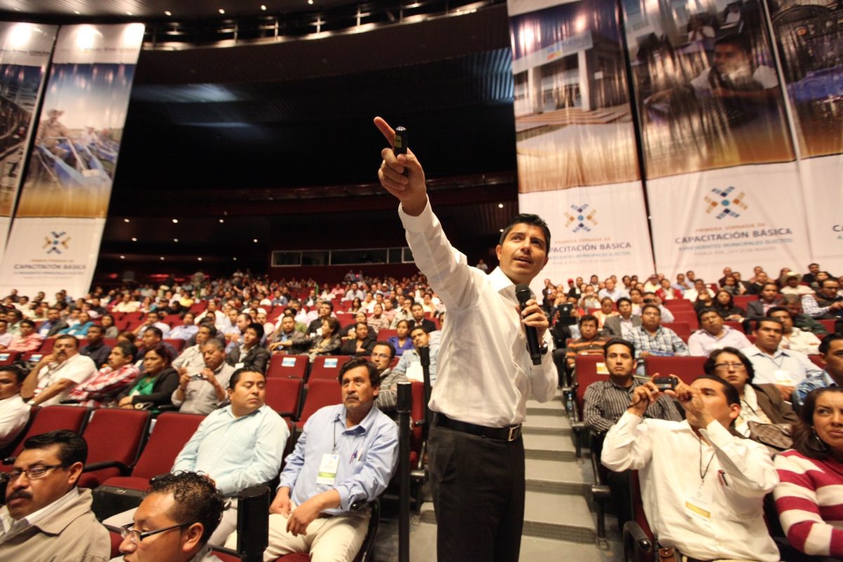 Eduardo Rivera Pérez aconseja a ediles electos de Puebla sobre cómo gobernar