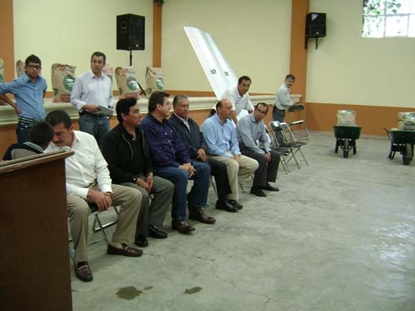 Melquiades Morales hace gira social con Lastiri en su tierra natal