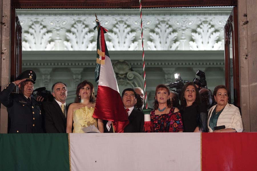 Marín y Alcalá dan el Grito del Bicentenario… y se despiden de poblanos