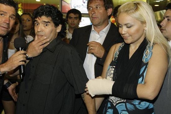 Maradona, herido en accidente automovilístico