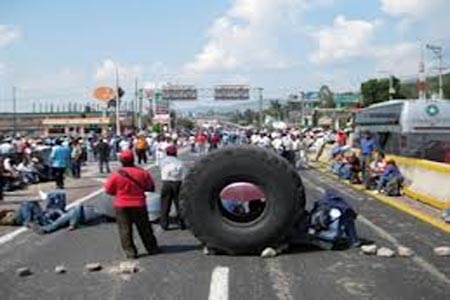 A 30 mdp ascienden pérdidas por manifestaciones de maestros en Guerrero