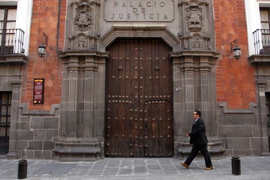 Magistrados hacen doble puente revolucionario