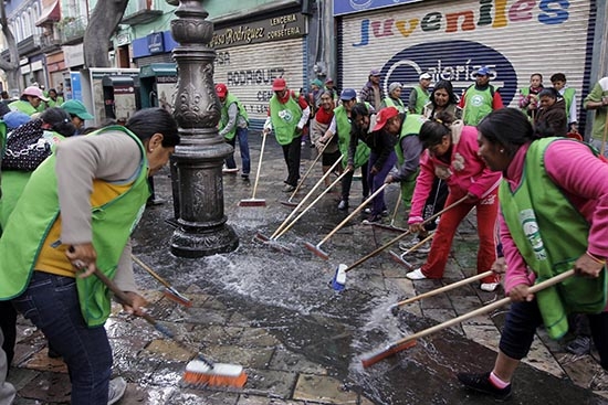 OOSL realiza jornada masiva de limpieza en el Centro Histórico de Puebla