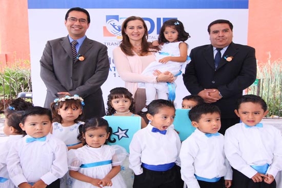 Martha Erika Alonso acudió a ceremonia de fin de cursos de guarderías del SEDIF
