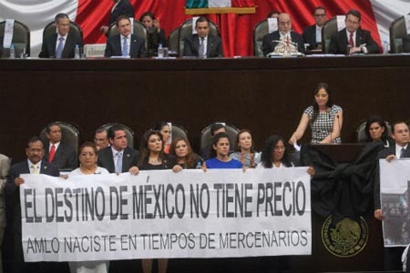 LXII Legislatura inició con protestas de la izquierda