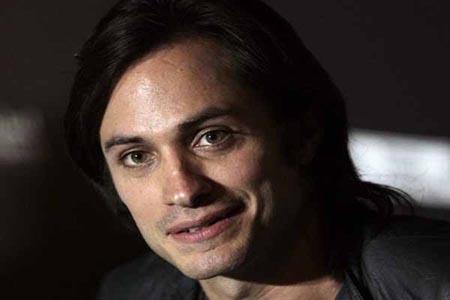 Gael García critica regreso del PRI a Los Pinos