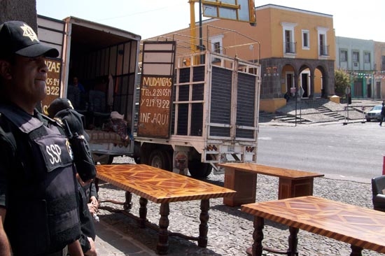 Marín: sacan sus muebles de Casa Aguayo