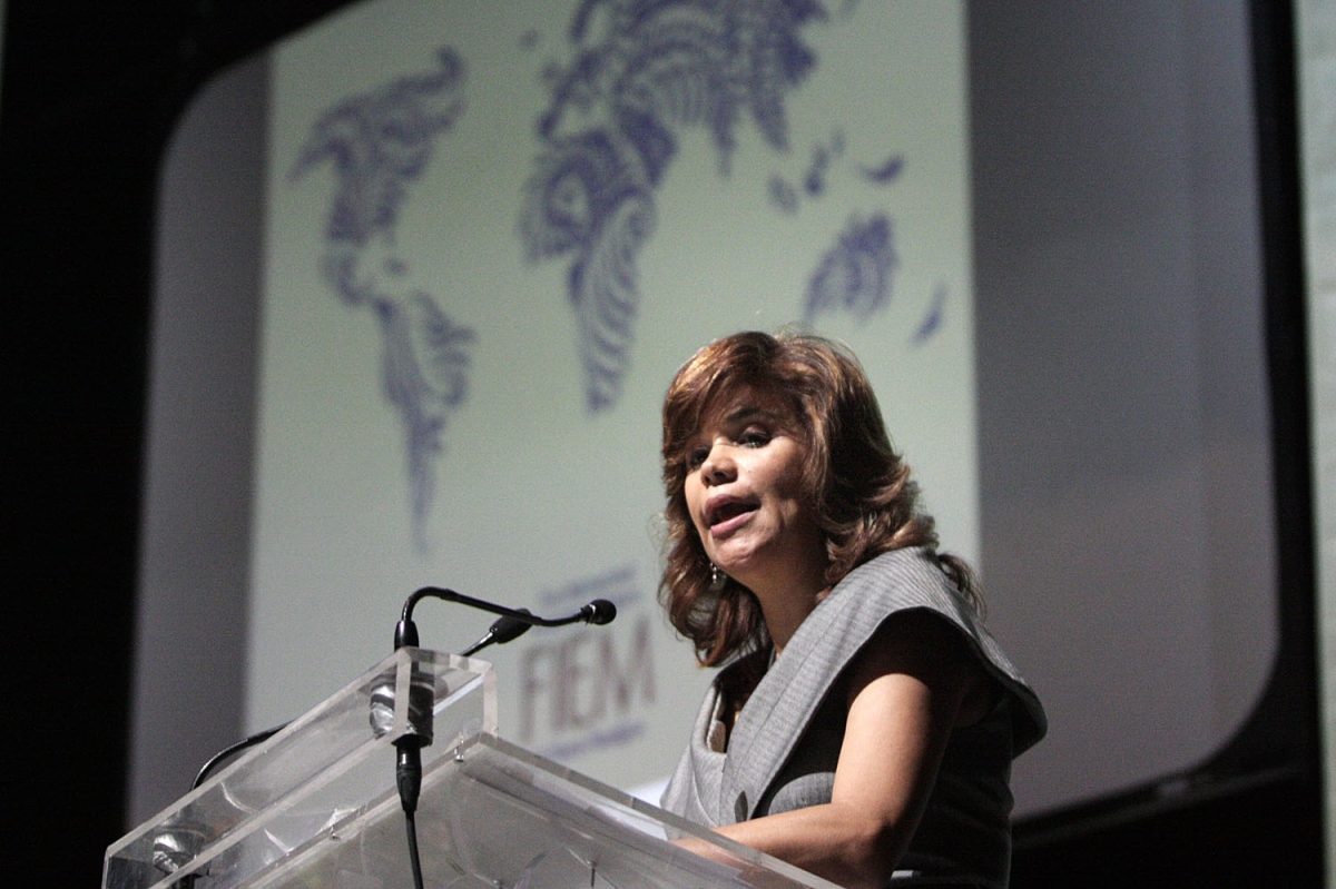 Blanca Alcalá premia a 10 regidores con viaje a Paris