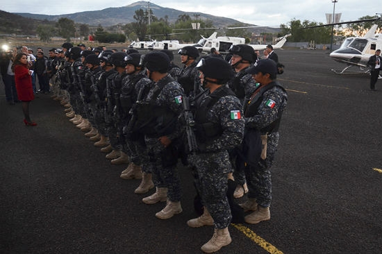 Dos civiles murieron en desarme de autodefensas en Michoacán