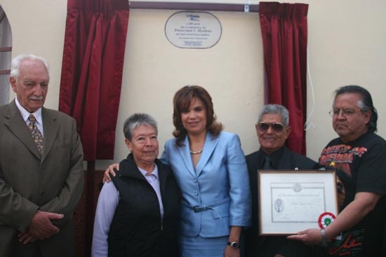 Blanca Alcalá develó placas conmemorativas al centenario de la Revolución Mexicana
