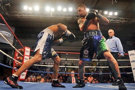 Boxeador confiesa su homosexualidad