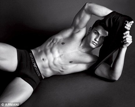 Cristiano Ronaldo desnudo para Emporio Armani