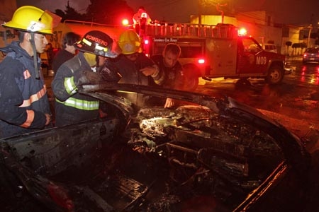 Automóvil abandonado se incendió en Las Ánimas