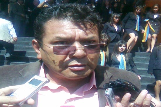 Simitrio rompe el exilio; reaparece en Puebla