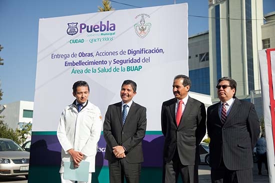 Eduardo Rivera entrega obras en la BUAP